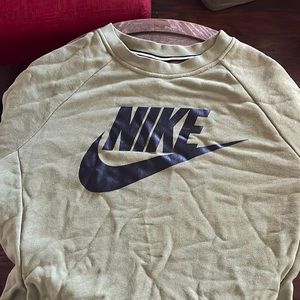 PreLoved Nike sweater. In excellent condition. No tears, no stains.